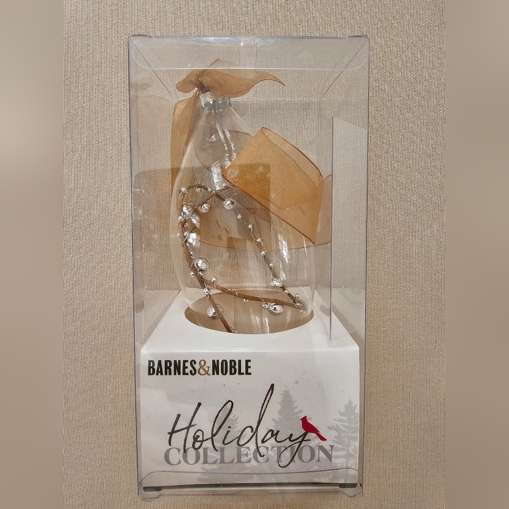 New in Box!  Barnes & Noble Holiday Collection Christmas Ornament